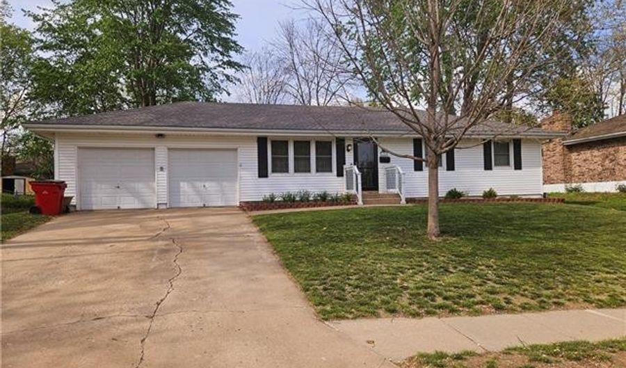 105 SW Moore St, Blue Springs, MO 64014 - 3 Beds, 4 Bath