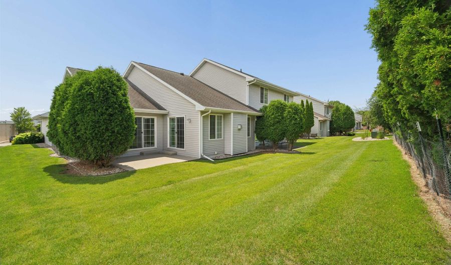 4490 W TRASINO Way, Appleton, WI 54913 - 2 Beds, 2 Bath