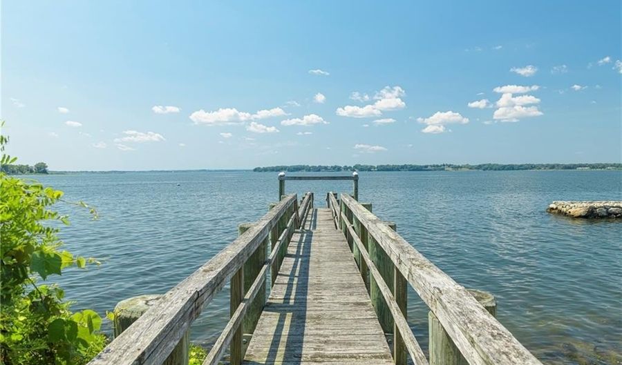 60 Van Wickle Ln, Bristol, RI 02809 - 5 Beds, 4 Bath