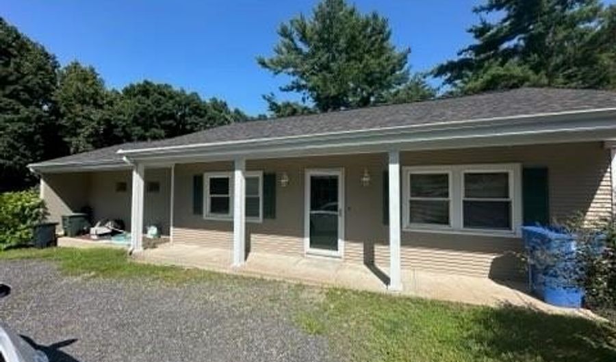 150 Reservoir Rd #2, Lincoln, RI 02865 - 2 Beds, 1 Bath