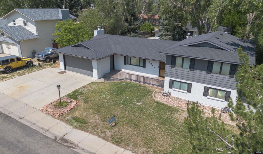 2040 W 41st St, Casper, WY 82604 - 5 Beds, 3 Bath