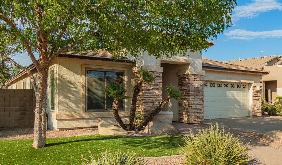 12746 W MERRELL St, Avondale, AZ 85392 - 3 Beds, 2 Bath
