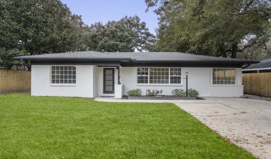 175 Saint Charles Ave, Biloxi, MS 39530 - 3 Beds, 3 Bath