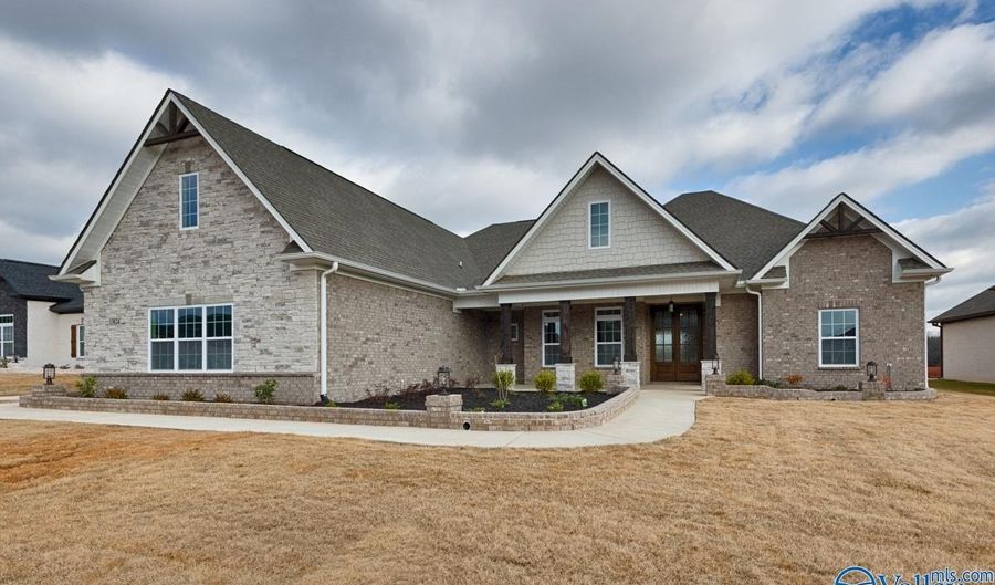 20859 Lakewood Dr, Athens, AL 35611 - 4 Beds, 4 Bath