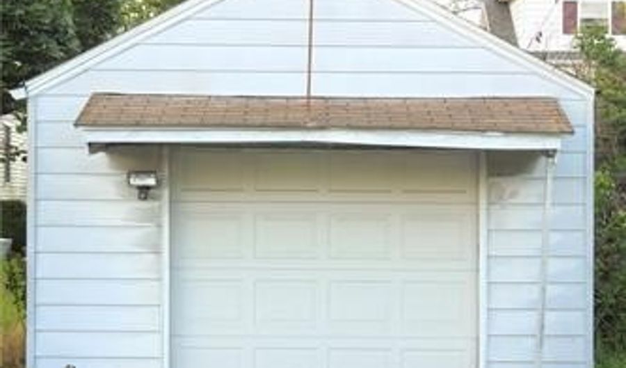 1336 Fairfax St, Allentown, PA 18103 - 2 Beds, 2 Bath