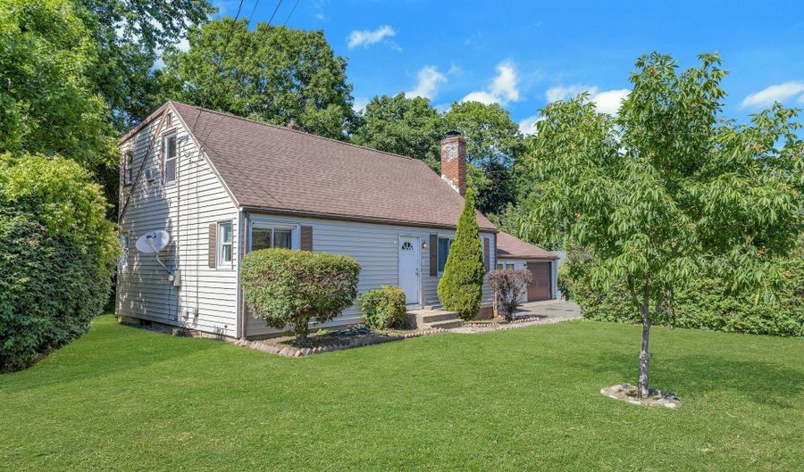 100 Loftus Cir, Bridgeport, CT 06606 - 5 Beds, 2 Bath