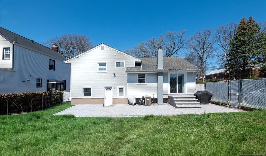 136 E Clinton Ave, Bergenfield, NJ 07621 - 3 Beds, 2 Bath