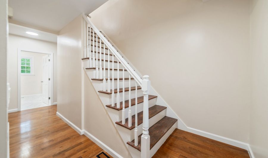6 El Toro Dr, Bristol, CT 06010 - 3 Beds, 2 Bath