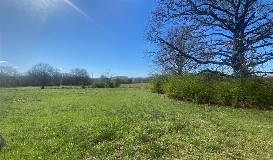 2721 E 64 Hwy, Alma, AR 72921 - 0 Beds, 0 Bath
