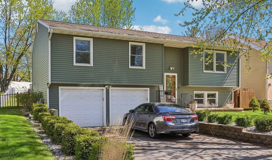 277 Sunset Ln, Antioch, IL 60002 - 3 Beds, 2 Bath
