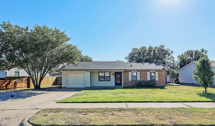 5207 S TRAVIS St, Amarillo, TX 79110 - 3 Beds, 2 Bath