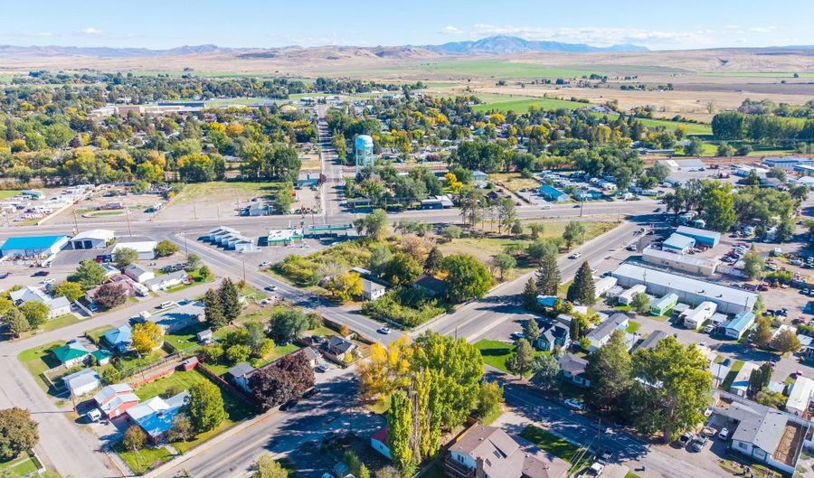 1182 S Meridian St, Blackfoot, ID 83221 - 3 Beds, 1 Bath