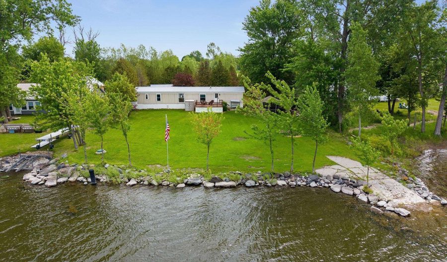 279 Hunter N Rd, Alburgh, VT 05440 - 3 Beds, 2 Bath