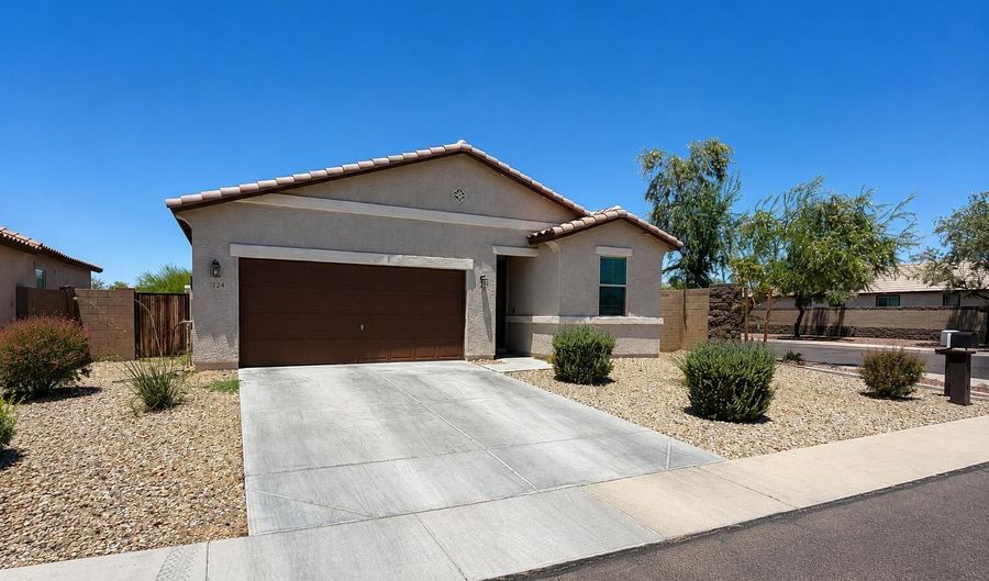 724 S 9TH St, Avondale, AZ 85323 - 4 Beds, 2 Bath
