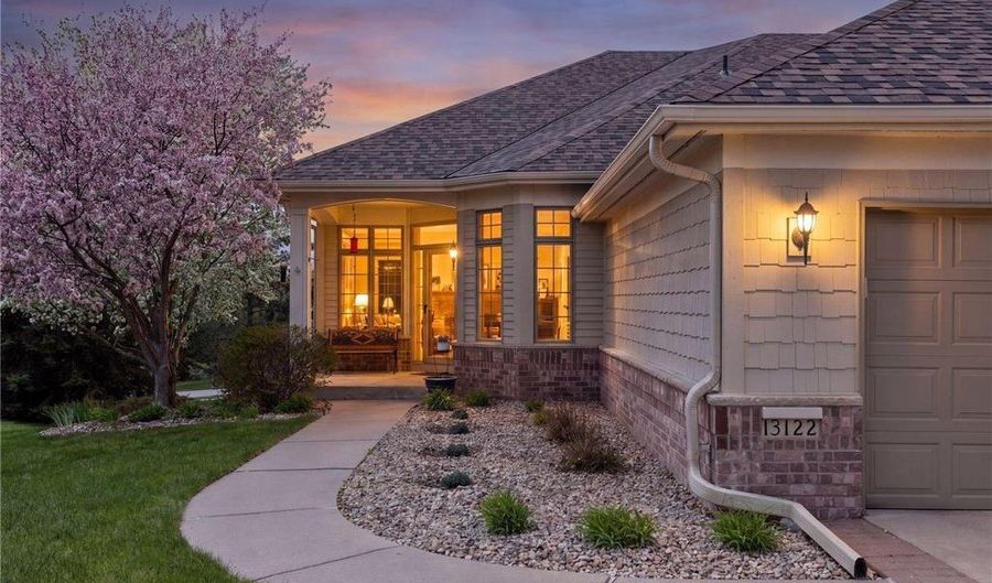 13122 Evermoor Pkwy, Apple Valley, MN 55124 - 4 Beds, 3 Bath
