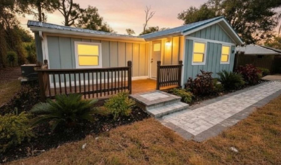 225 S HILLSBOROUGH Ave, Arcadia, FL 34266 - 3 Beds, 2 Bath