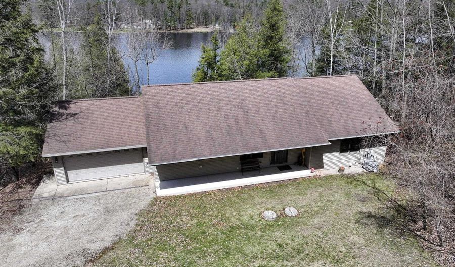 6258 NINEBARK Rd, Abrams, WI 54153 - 2 Beds, 2 Bath