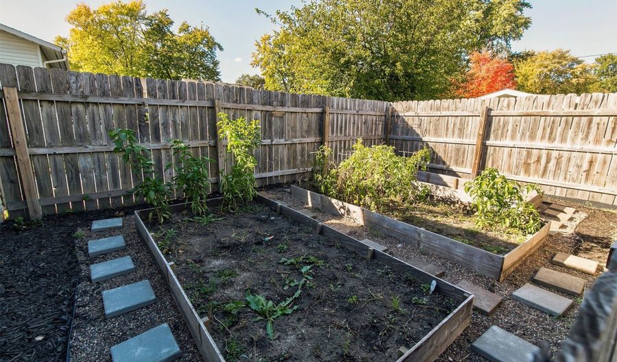 605 6th Street Pl SE, Altoona, IA 50009 - 3 Beds, 2 Bath