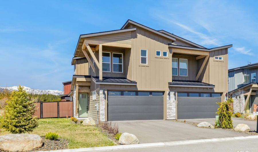 11 N Creek Way, Cascade, ID 83611 - 2 Beds, 3 Bath