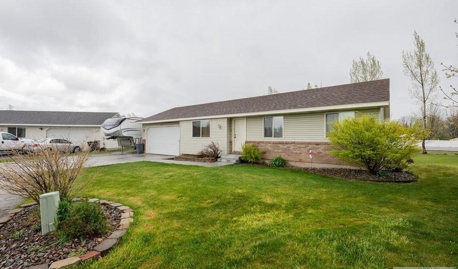 4020 Gateway Cir, Ammon, ID 83406 - 4 Beds, 2 Bath