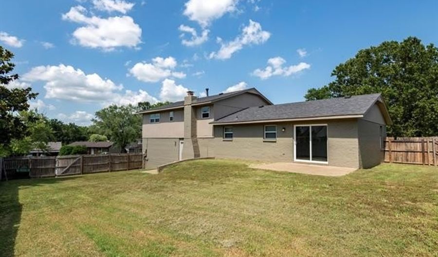1063 Rolling Meadows Ct, Bartlesville, OK 74006 - 4 Beds, 3 Bath