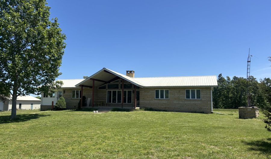 108 County Road 403, Alton, MO 65606 - 3 Beds, 3 Bath