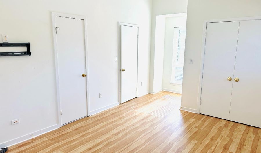 8902 BATTERY Pl, Bethesda, MD 20814 - 2 Beds, 2 Bath