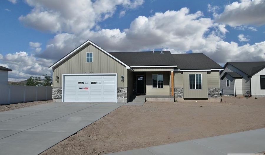 4782 Satire Dr, Ammon, ID 83406 - 3 Beds, 2 Bath