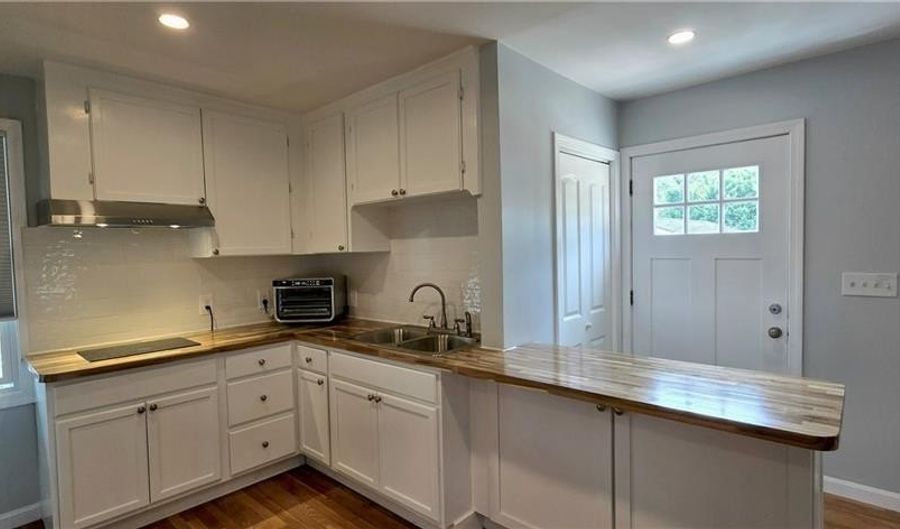 42 Putnam Pike 1, Johnston, RI 02919 - 0 Beds, 1 Bath