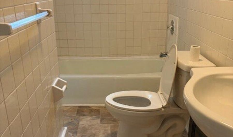 208 Fairview Ave 2, Bridgeport, CT 06606 - 3 Beds, 1 Bath