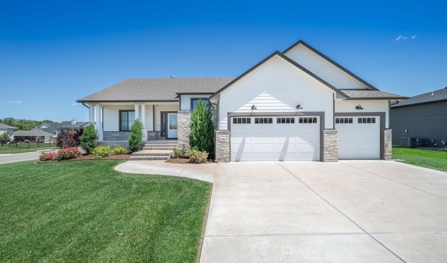 1604 N Shadow Rock Dr, Andover, KS 67002 - 5 Beds, 3 Bath