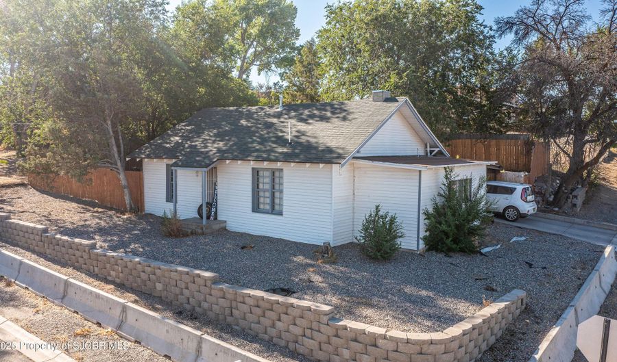 612 LOVERS Ln, Aztec, NM 87410 - 2 Beds, 1 Bath
