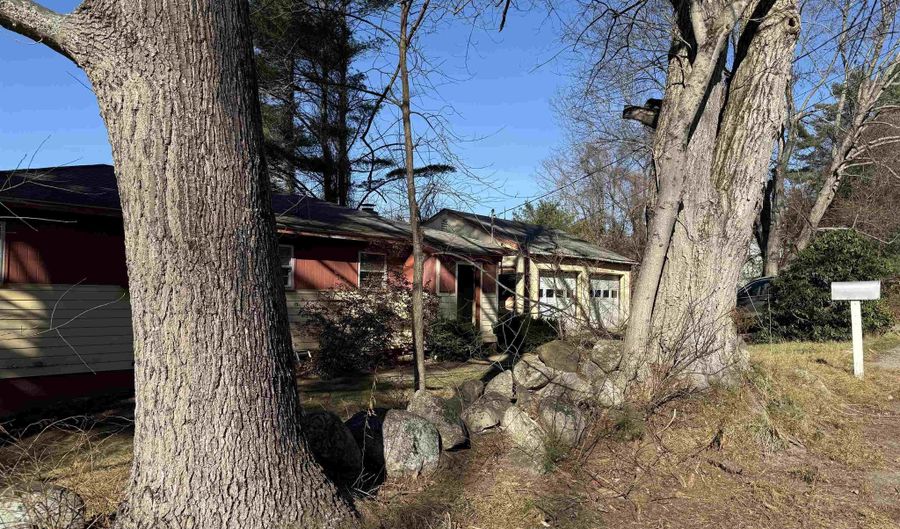 125 Thompson St, Ashland, NH 03217 - 3 Beds, 1 Bath