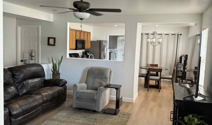 2354 E SPRUCE Dr, Chandler, AZ 85286 - 3 Beds, 2 Bath