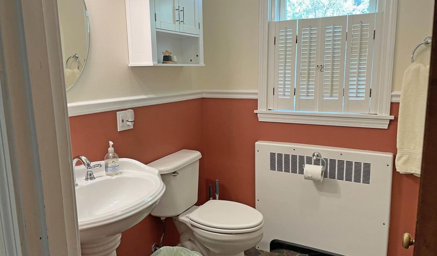 138 Cedar St, Brattleboro, VT 05301 - 3 Beds, 1 Bath