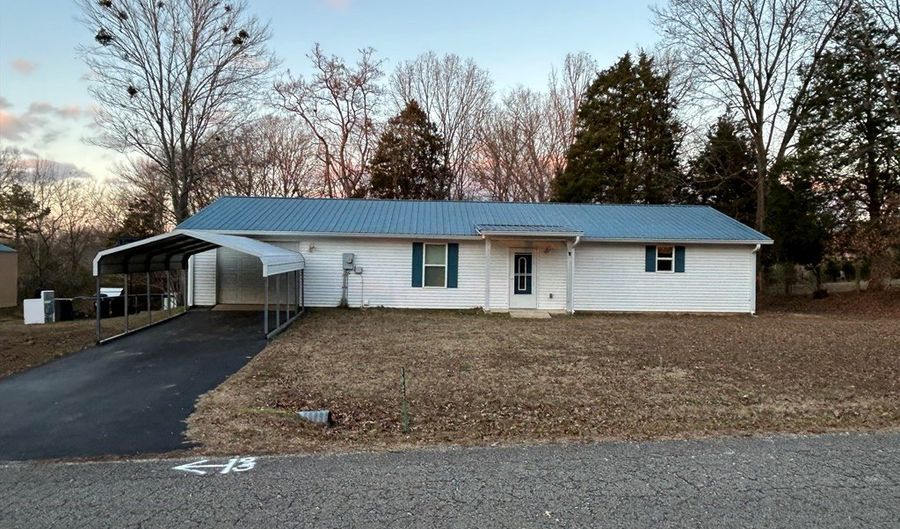 1026 TOM WHITE Rd, Big Sandy, TN 38221 - 2 Beds, 3 Bath