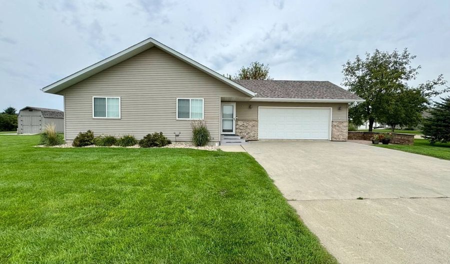 1102 11th Ave, Britton, SD 57430 - 3 Beds, 2 Bath