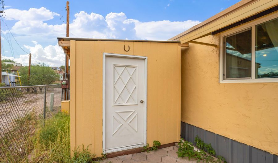 674 E DIDI ANNE Dr, Benson, AZ 85602 - 3 Beds, 2 Bath