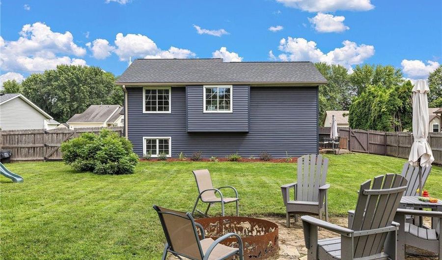 7983 Hallmark Way, Apple Valley, MN 55124 - 3 Beds, 2 Bath