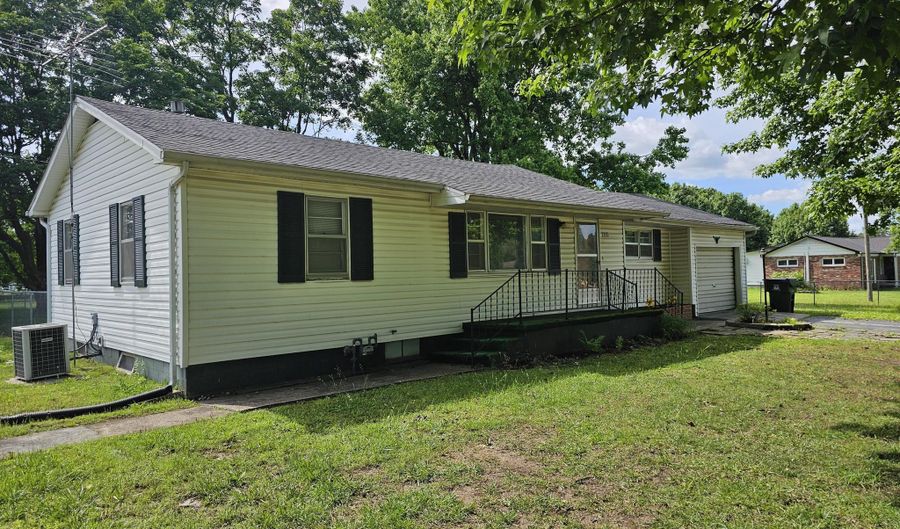 1115 S Carnation Dr, Aurora, MO 65605 - 2 Beds, 1 Bath