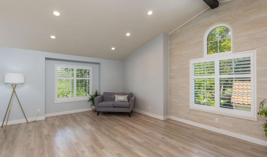 5684 Recodo Way, Camarillo, CA 93012 - 2 Beds, 2 Bath
