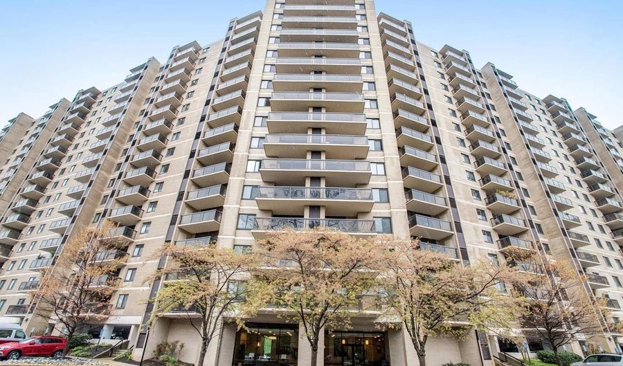 307 YOAKUM Pkwy 920, Alexandria, VA 22304 - 2 Beds, 2 Bath