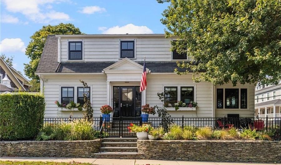 41 Hunter Ave, Newport, RI 02840 - 4 Beds, 2 Bath