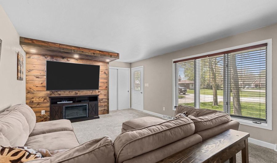 3460 IRENE St, Appleton, WI 54913 - 3 Beds, 2 Bath