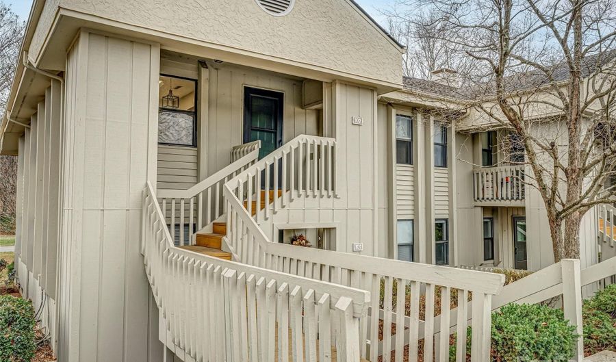 102 Abbey Cir, Asheville, NC 28805 - 2 Beds, 2 Bath