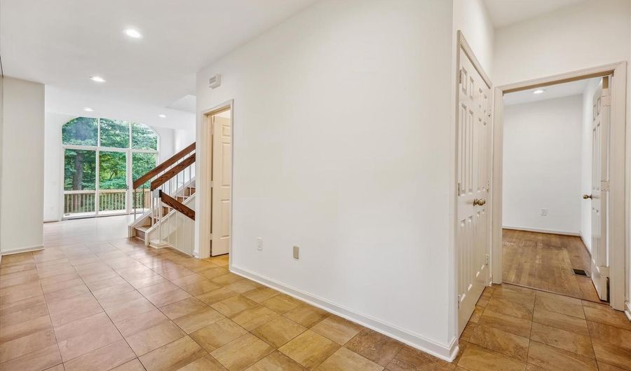 6 GOLDLEAF Ct, Bethesda, MD 20817 - 4 Beds, 4 Bath