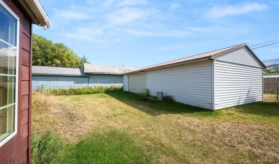 105 Howe St, Anaconda, MT 59711 - 3 Beds, 2 Bath
