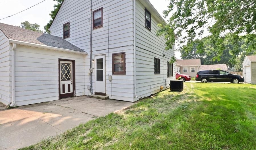 864 Gartner Ct, Beloit, WI 53511 - 3 Beds, 3 Bath