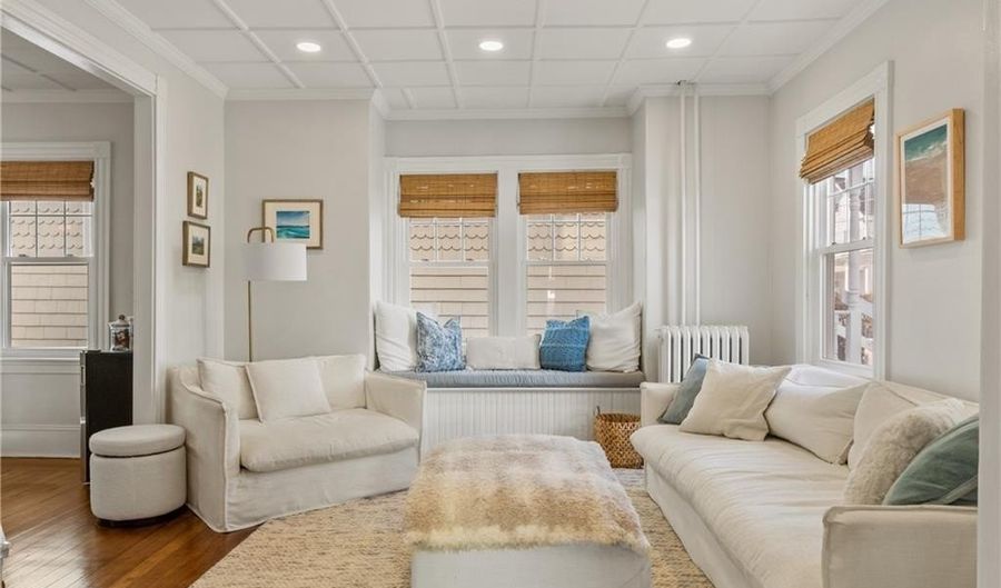 35 Hall Ave, Newport, RI 02840 - 4 Beds, 2 Bath