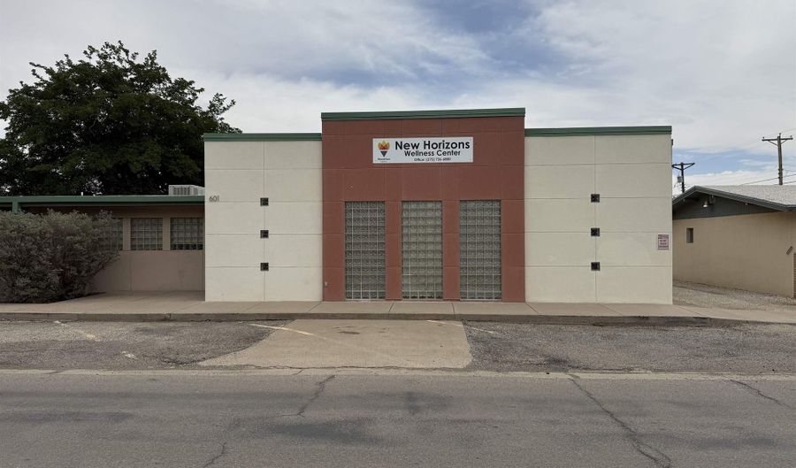 601 S Roselawn, Artesia, NM 88210 - 0 Beds, 0 Bath